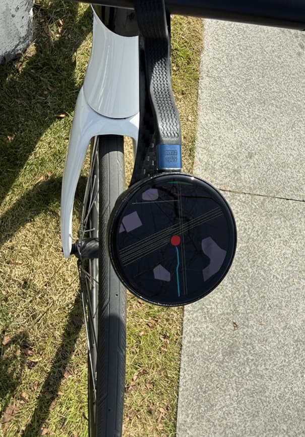 Round Bicino 1.75 display mounted above a bicycle wheel