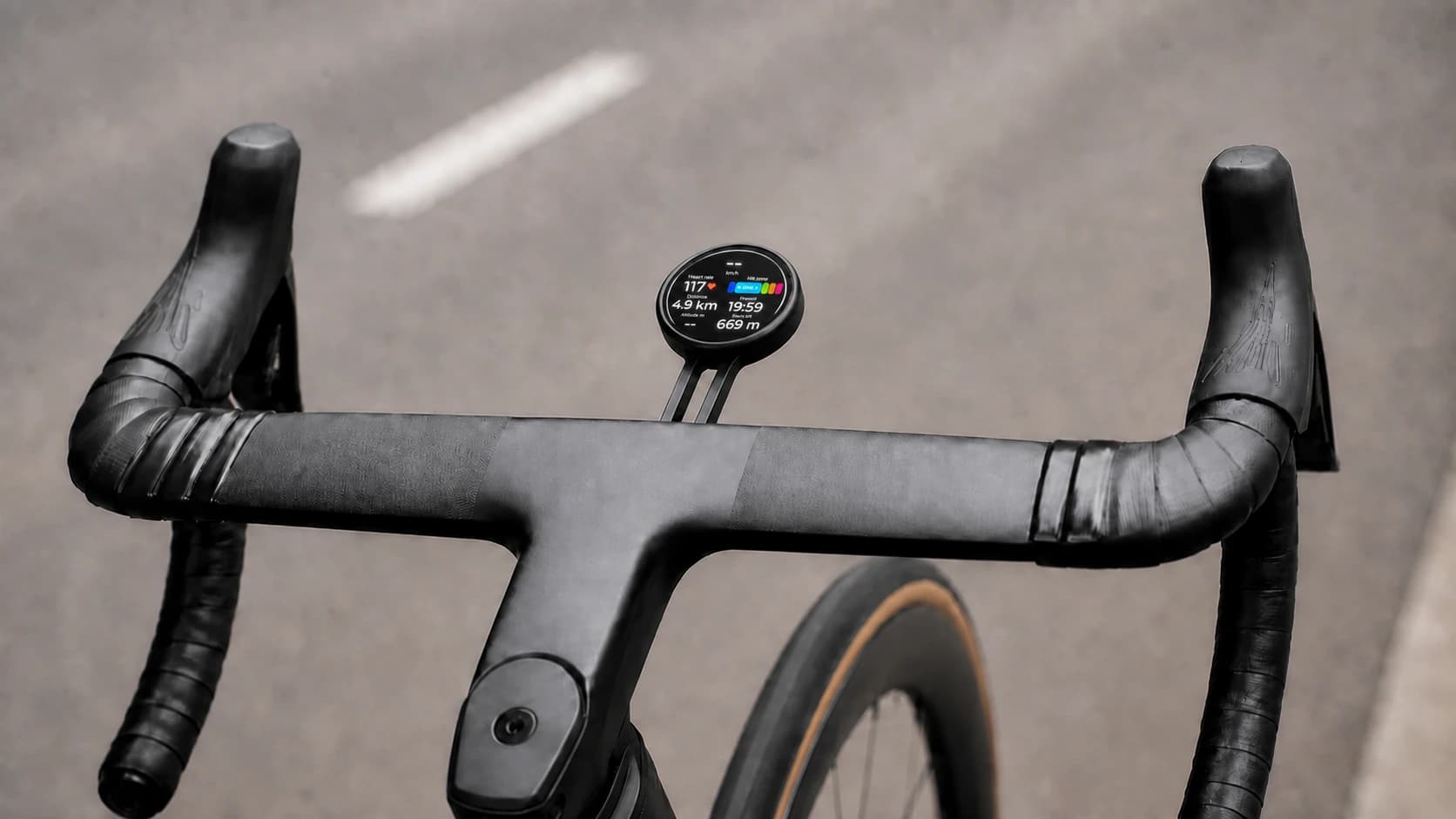 Bicino live workout display mounted for a performance ride