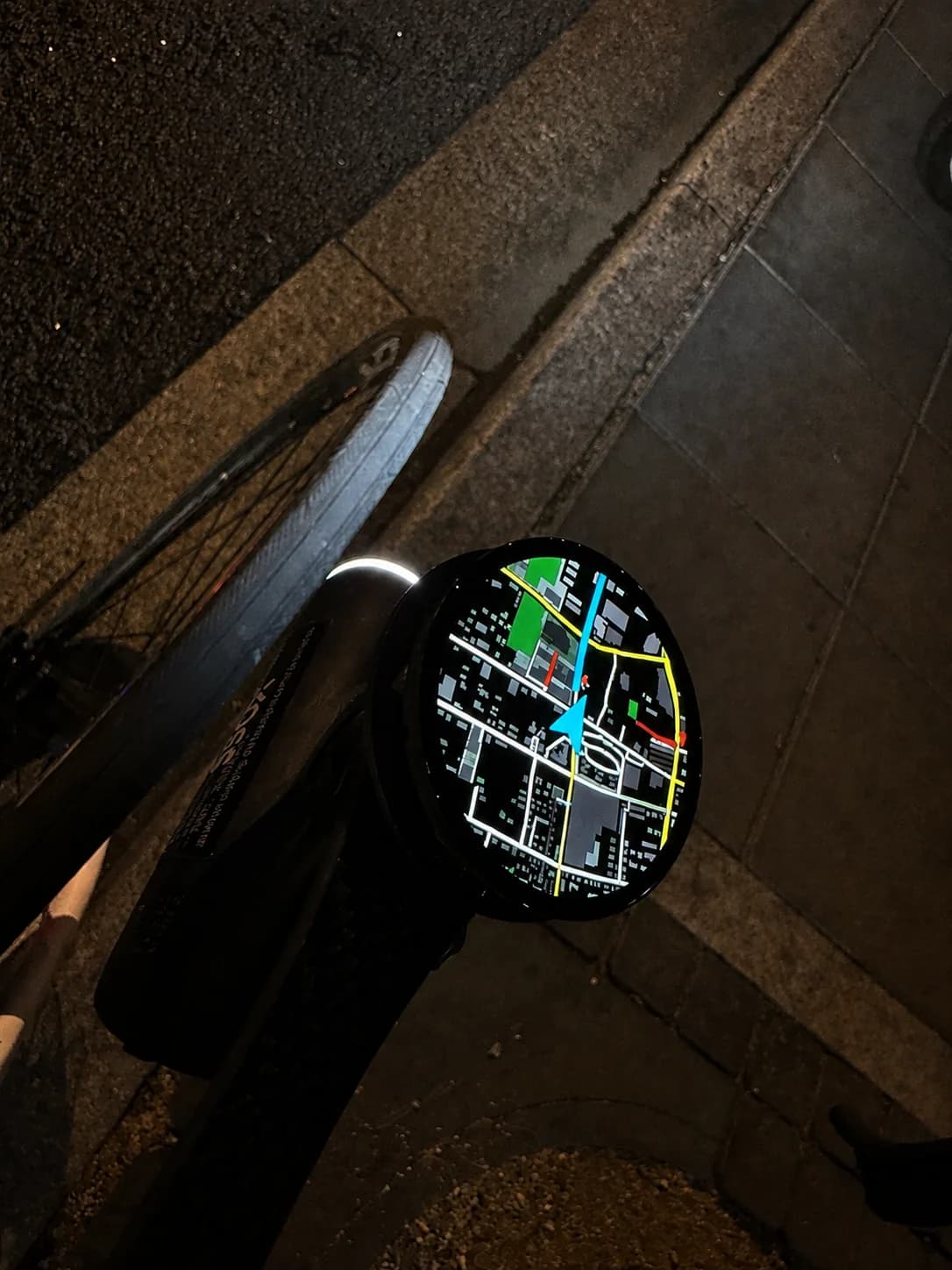 Bicino showing a detailed street map and route on a bike at night