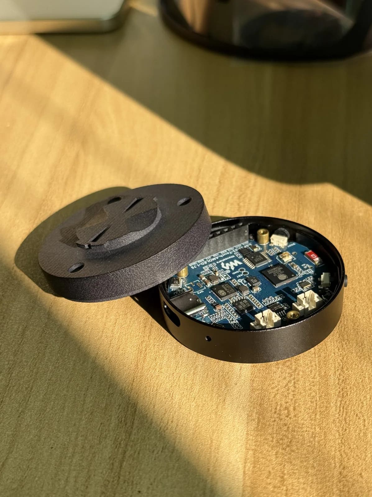 Open bicino one prototype showing its circuit board and Garmin-compatible mount in sunlight